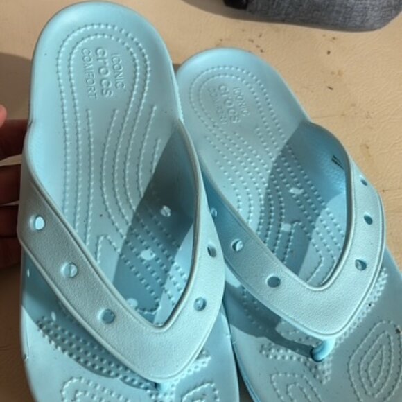 Croc Flip flops size 7 - Picture 1 of 1